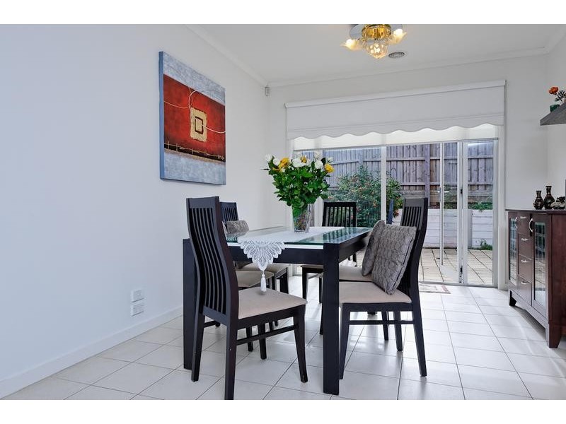 11 Pebble Beach Place, Heatherton VIC 3202