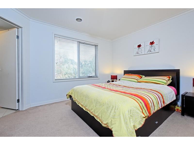 11 Pebble Beach Place, Heatherton VIC 3202