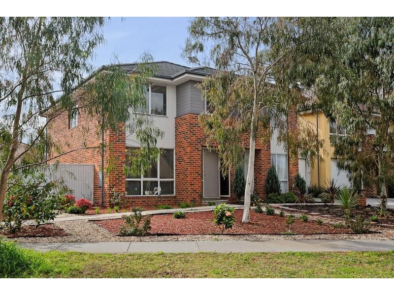 11 Pebble Beach Place, Heatherton VIC 3202