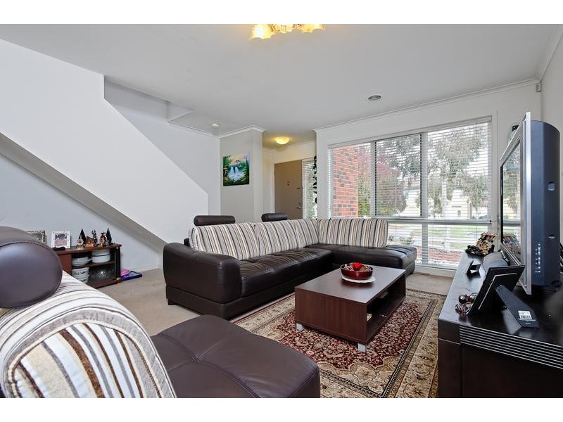 11 Pebble Beach Place, Heatherton VIC 3202
