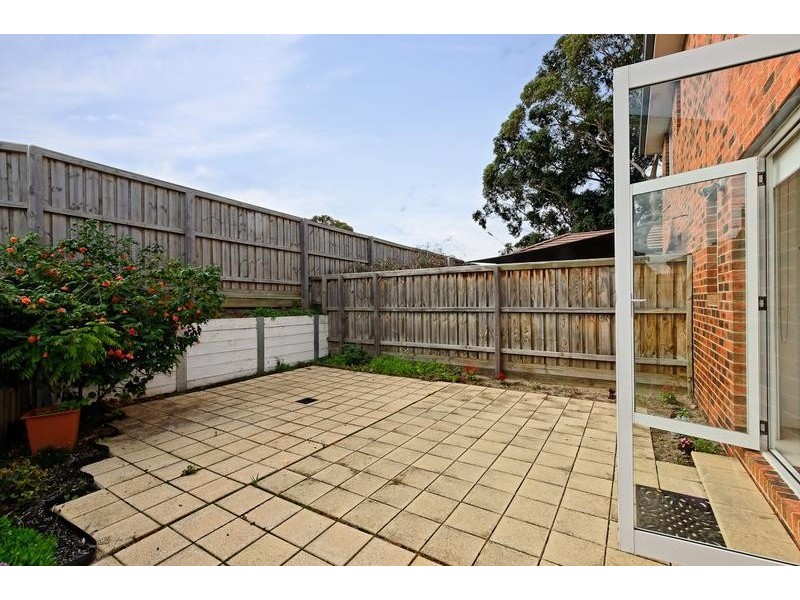 11 Pebble Beach Place, Heatherton VIC 3202