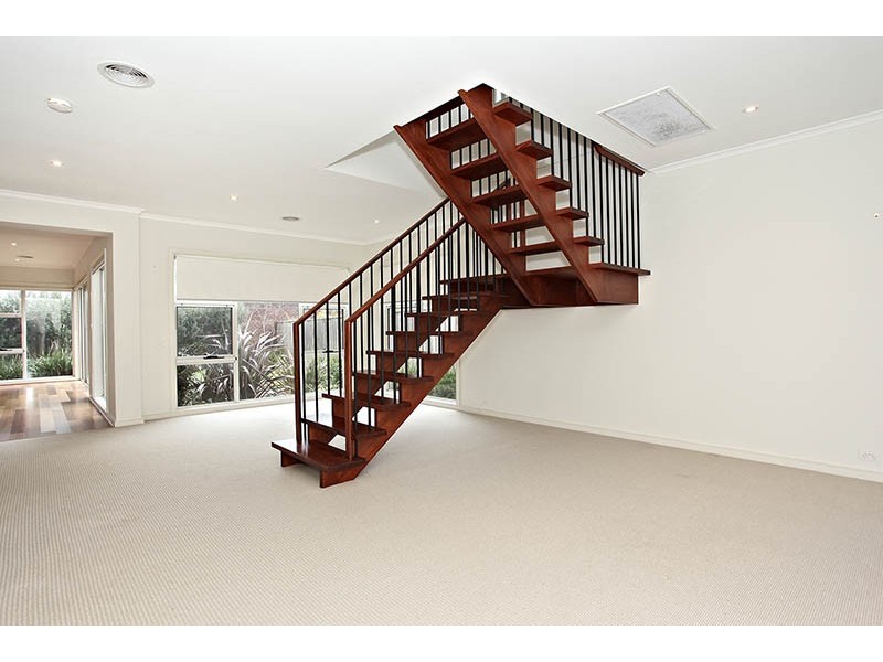 8 Somerset Close, Heatherton VIC 3202