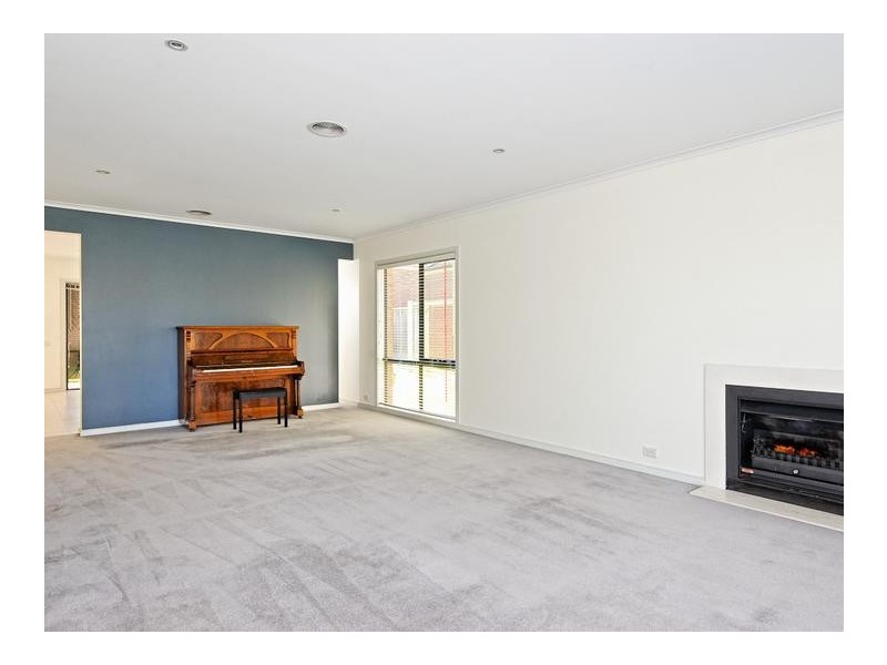 16 St Andrews Drive, Heatherton VIC 3202