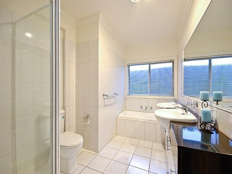 2/38 Carmichael Road, Oakleigh East VIC 3166