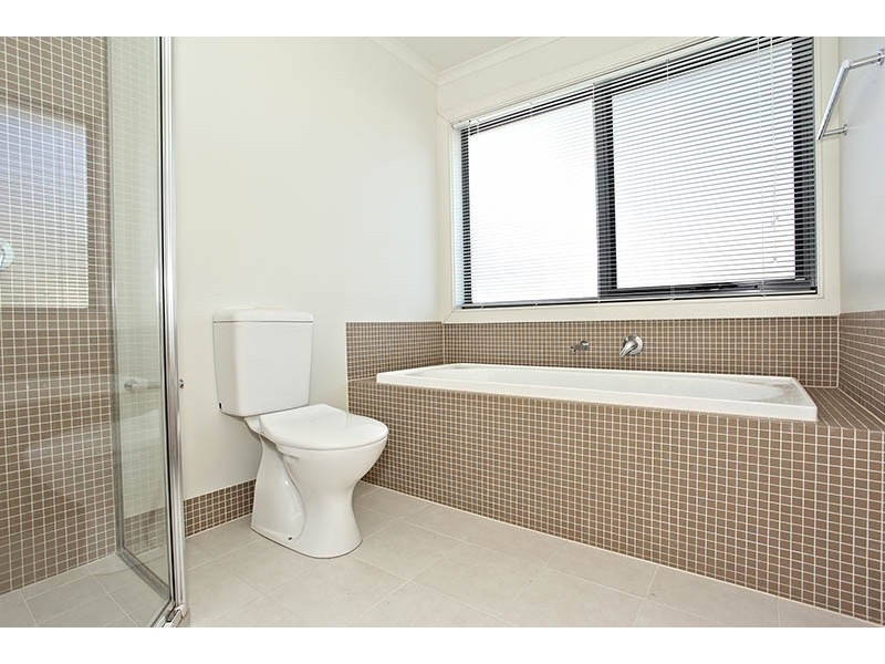 7 Carnoustie Parade, Heatherton VIC 3202