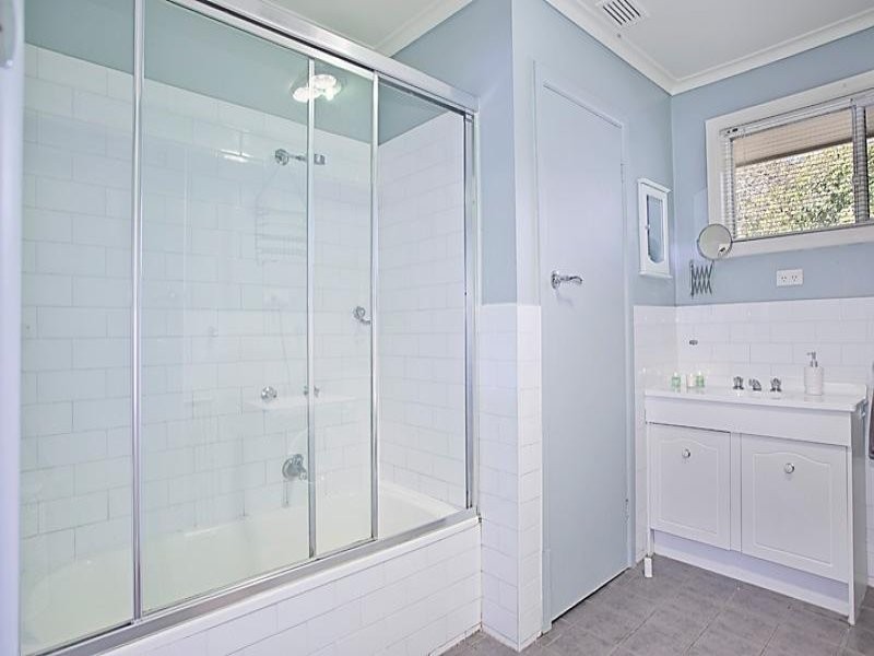 1/11 Burns Avenue, Clayton South VIC 3169