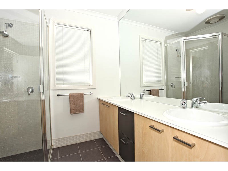 33 Carnoustie Parade,, Heatherton VIC 3202