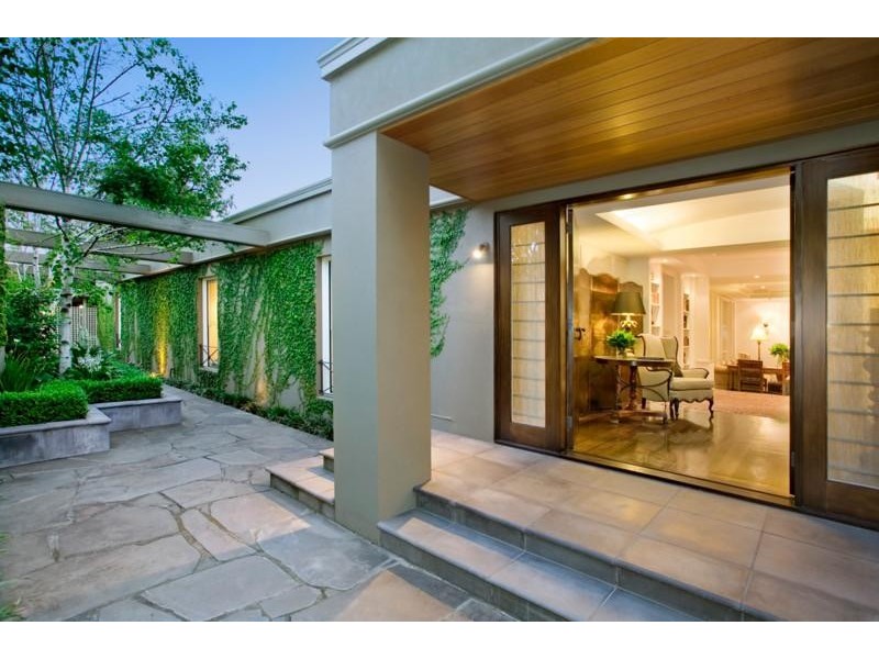 2 Opawa Street, Brighton VIC 3186