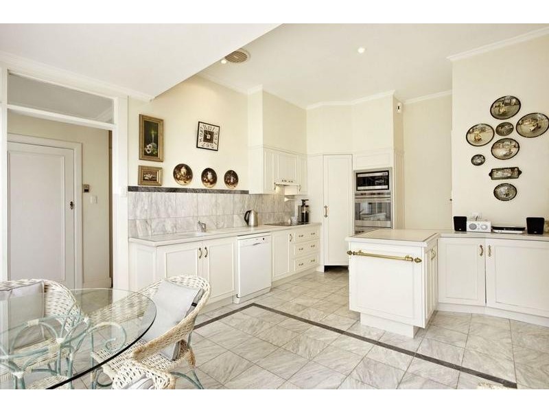 1 Norwood Avenue, Brighton VIC 3186