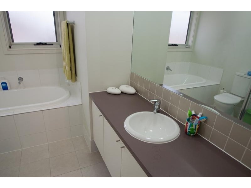6 Pebble Beach Place, Heatherton VIC 3202