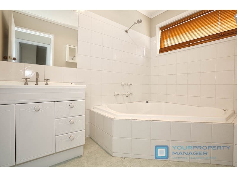 33 Ti Tree Crescent, Seaford VIC 3198