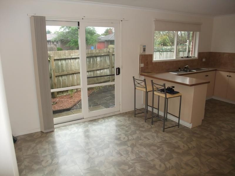 1/24 Elizabeth Street, Cranbourne VIC 3977