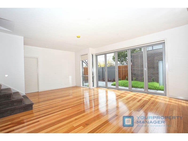 12 Hoffman Street, Cheltenham VIC 3192
