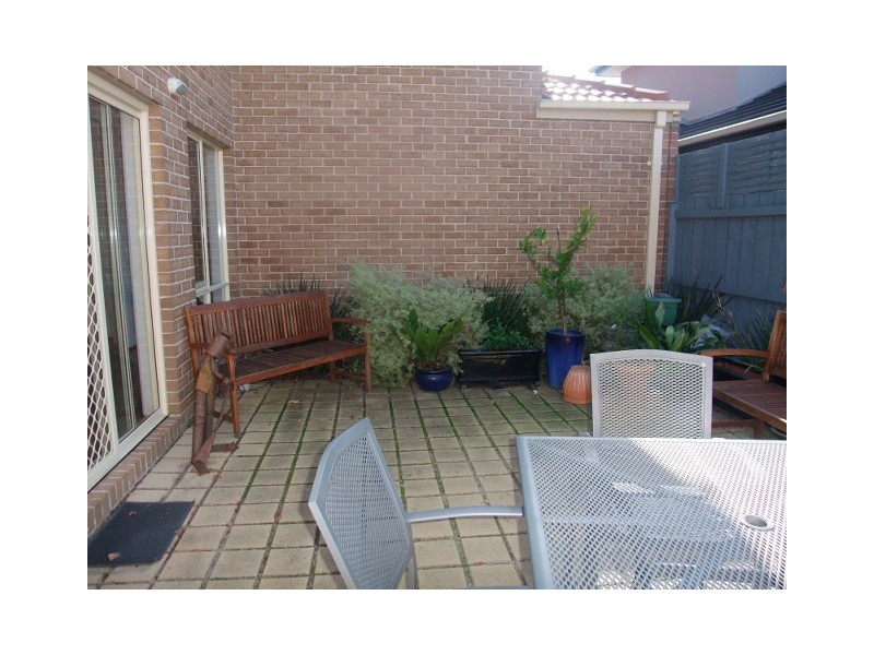 42D Follett Road, Cheltenham VIC 3192