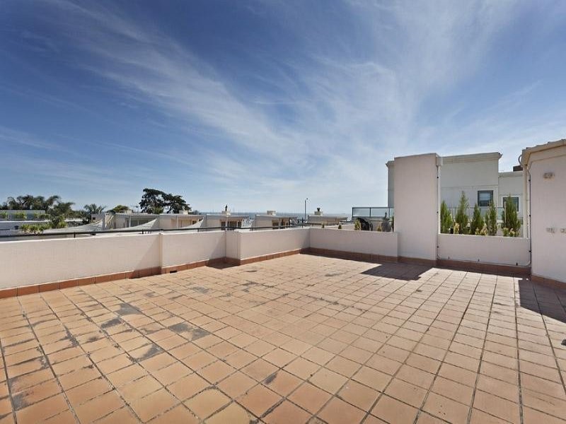 25/56 Beach Road, Hampton VIC 3188