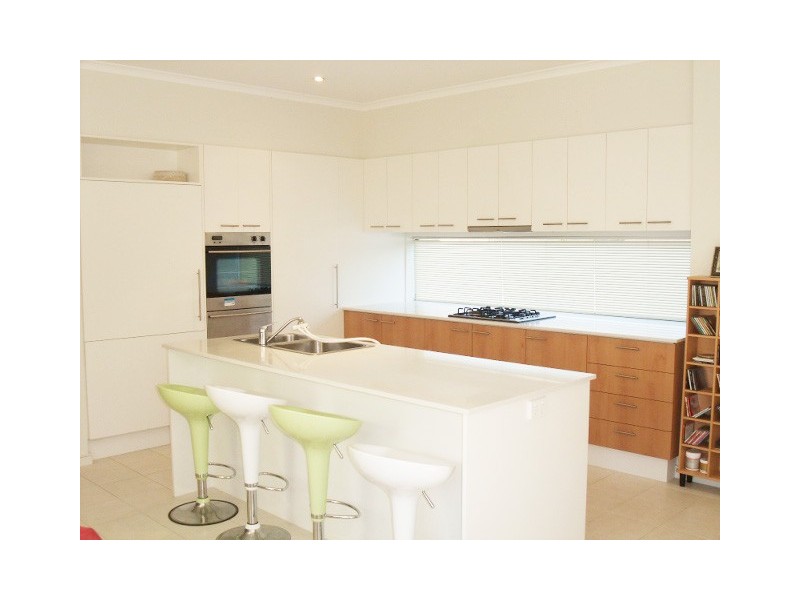 2 Sandhill Close, Heatherton VIC 3202