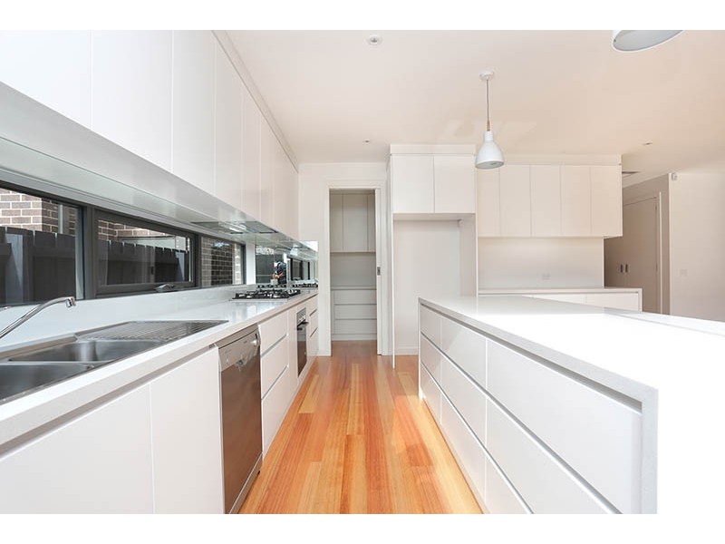 43 Thorburn Road, Hampton VIC 3188