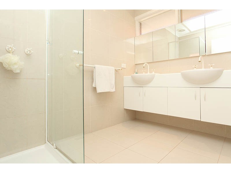 6 Regent Parade, Cheltenham VIC 3192