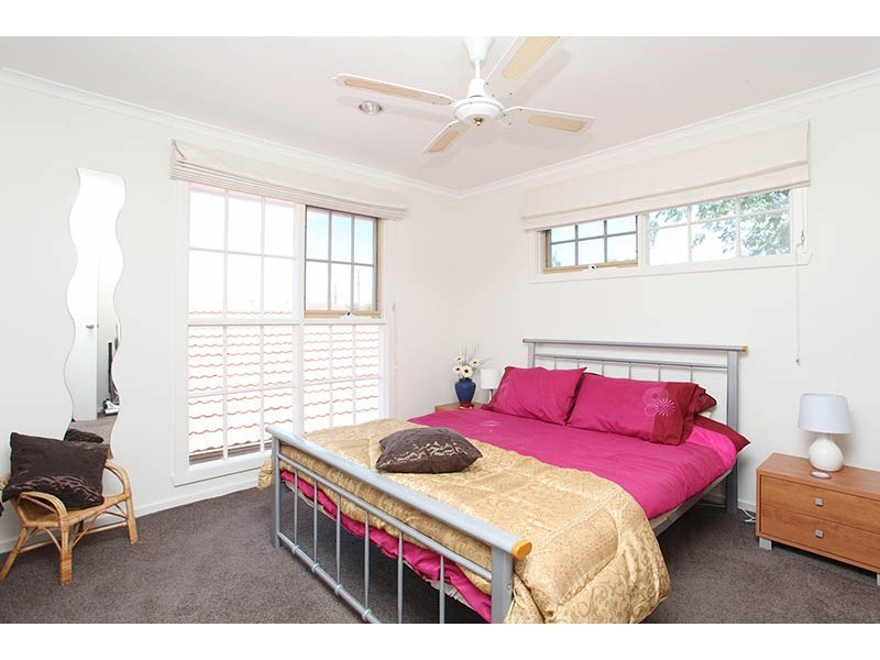 6 Regent Parade, Cheltenham VIC 3192