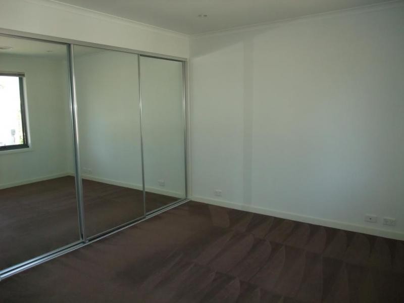 13 Pebble Beach Place, Heatherton VIC 3202