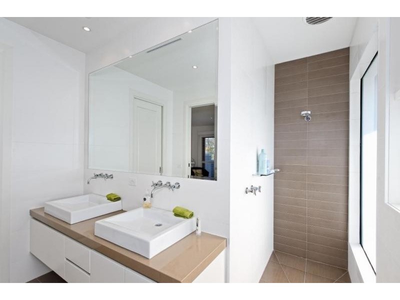 11 Barnett Street, Hampton VIC 3188