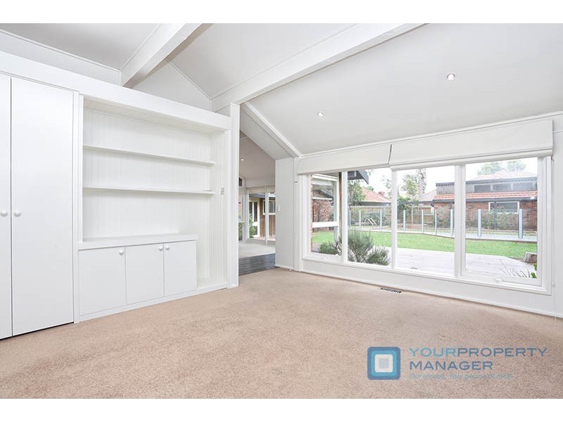 107 Linacre Road, Hampton VIC 3188