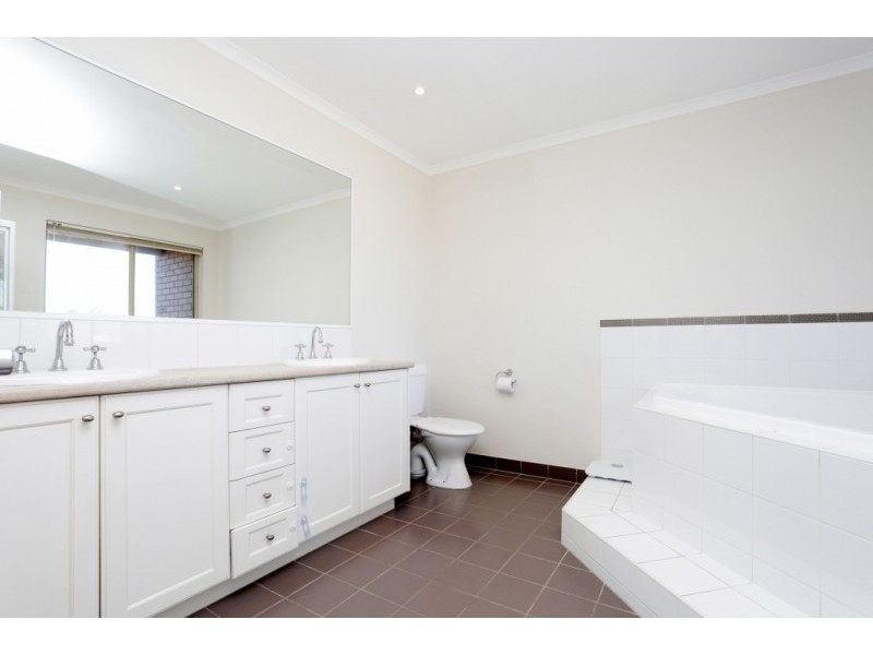 47 Baltusrol Circuit, Heatherton VIC 3202