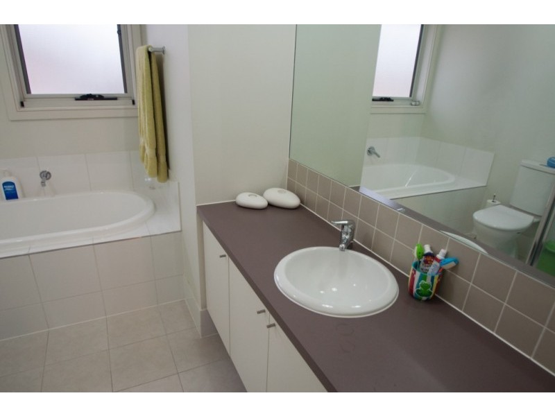 6 Pebble Beach Place, Heatherton VIC 3202