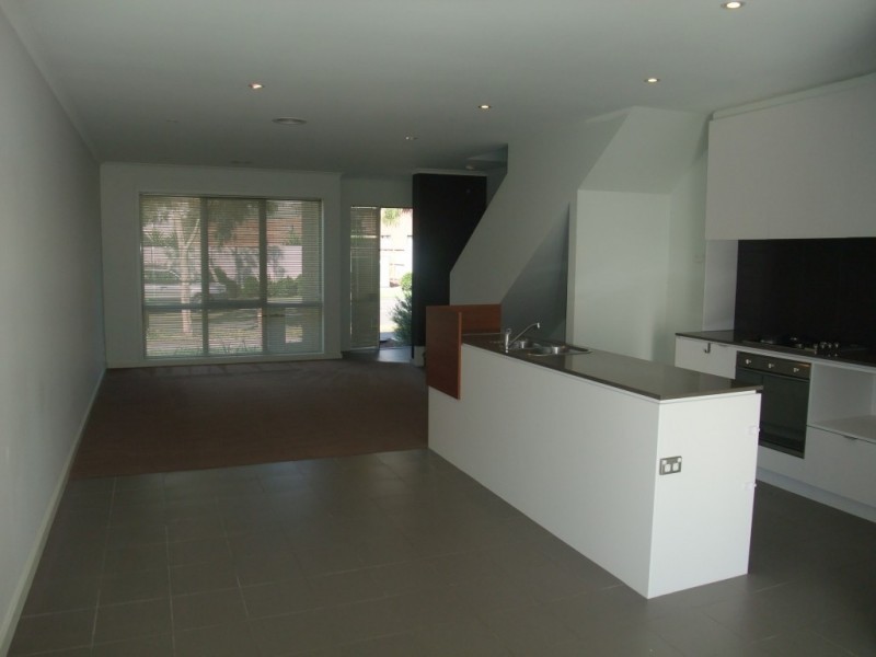 13 Pebble Beach Place, Heatherton VIC 3202