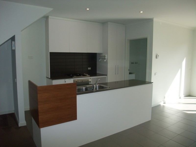 13 Pebble Beach Place, Heatherton VIC 3202