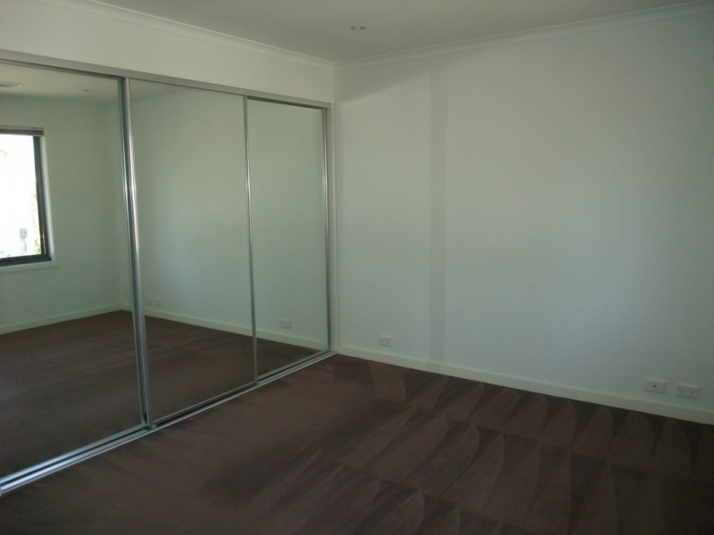 13 Pebble Beach Place, Heatherton VIC 3202