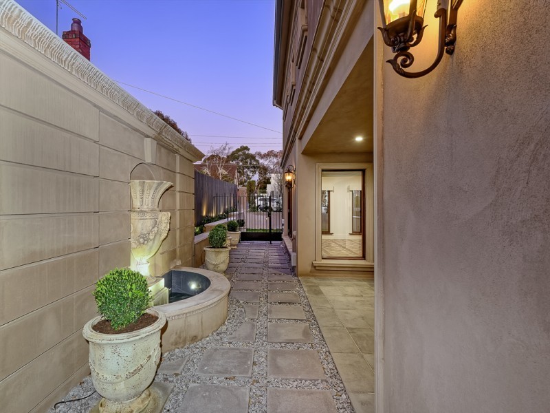 31 Summerhill Road, Brighton East VIC 3187