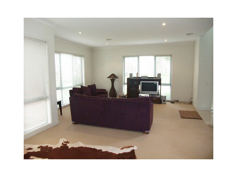 20 Pinehurst Way, Heatherton VIC 3202