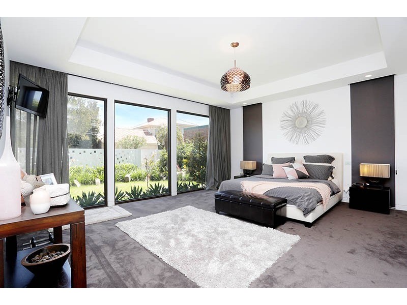 2 Lorraine Street, Hampton VIC 3188