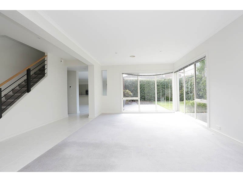 22 Pinehurst Way, Heatherton VIC 3202