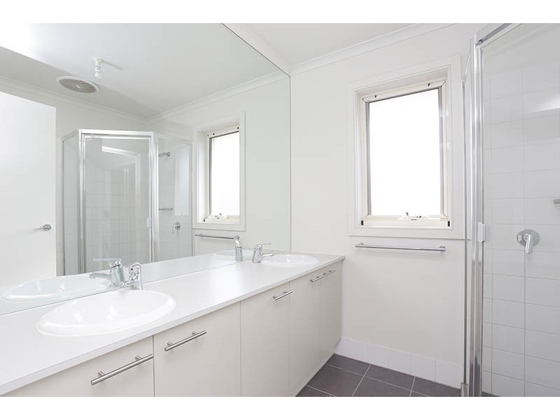 22 Pinehurst Way, Heatherton VIC 3202