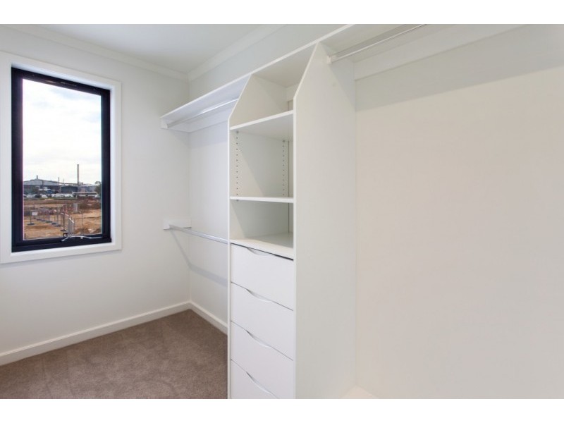 8 Amberley Drive, Cheltenham VIC 3192