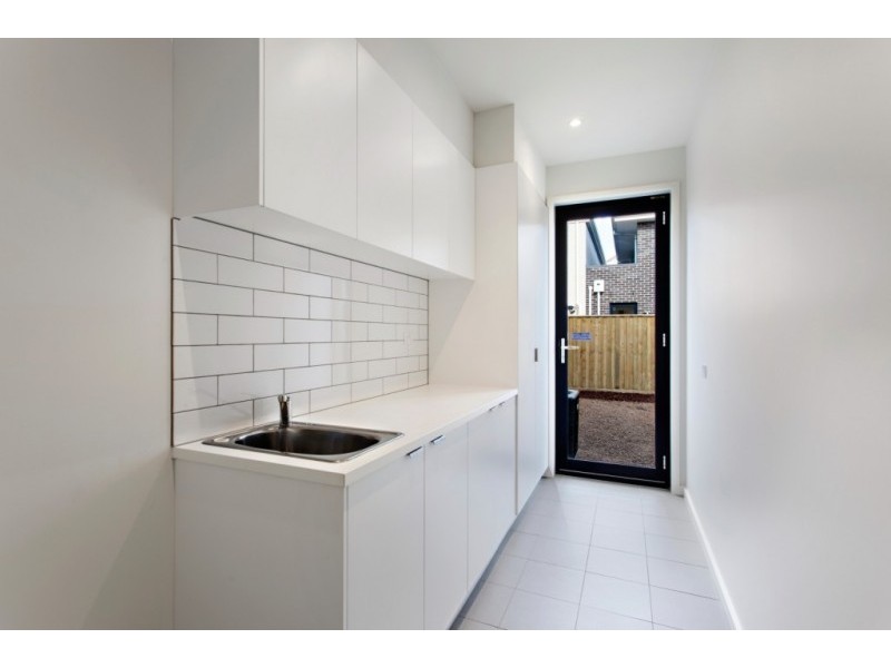 8 Amberley Drive, Cheltenham VIC 3192