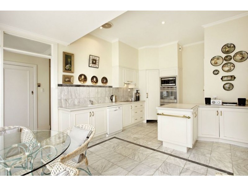 1 Norwood Avenue, Brighton VIC 3186