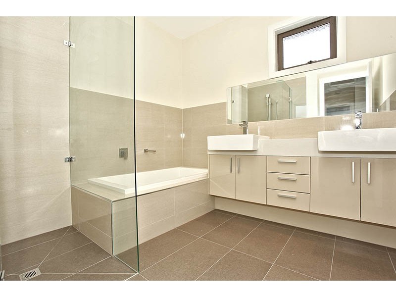 1/3 Bronte Court, Hampton VIC 3188