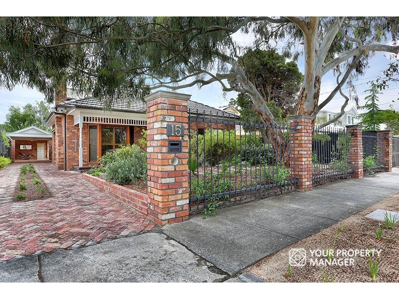 15 Raynes Park Road, Hampton VIC 3188