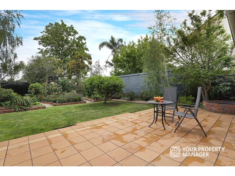 15 Raynes Park Road, Hampton VIC 3188
