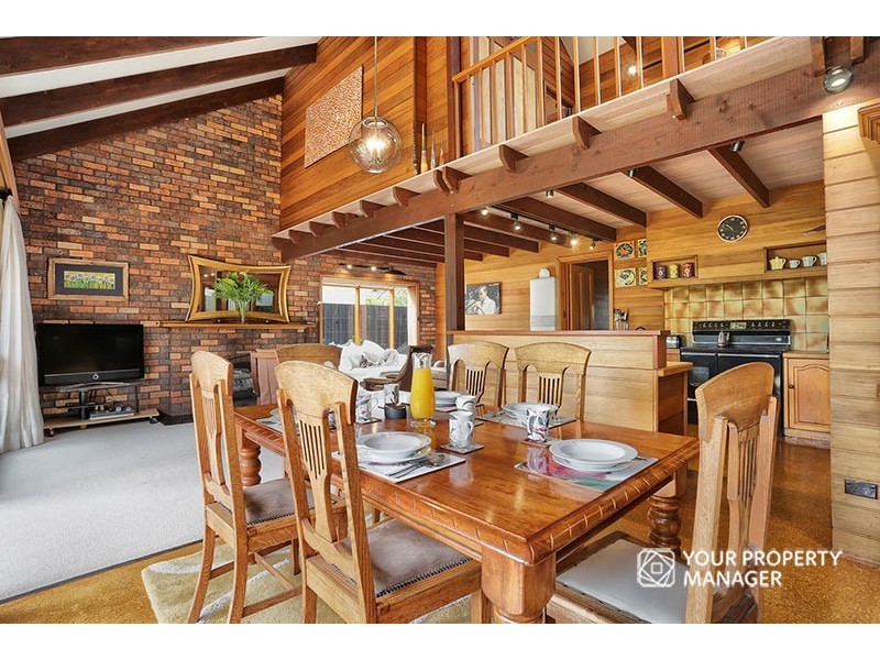 15 Raynes Park Road, Hampton VIC 3188