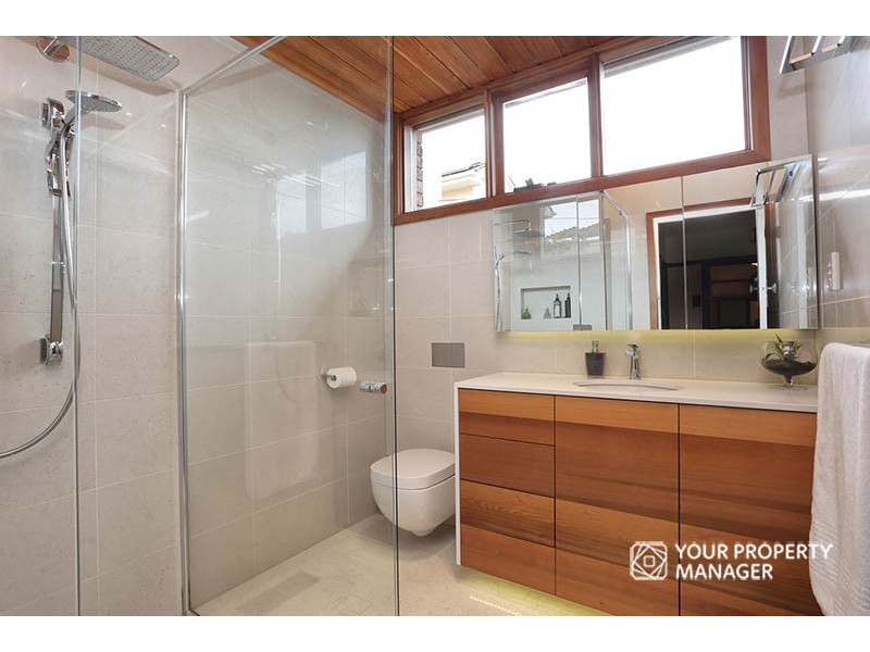 15 Raynes Park Road, Hampton VIC 3188