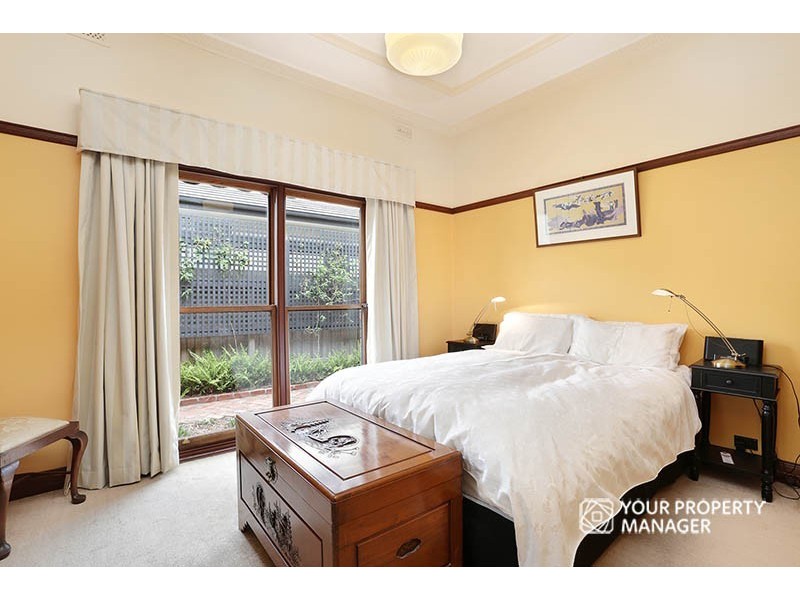 15 Raynes Park Road, Hampton VIC 3188