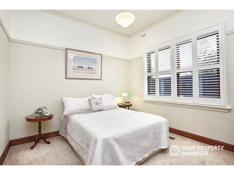 15 Raynes Park Road, Hampton VIC 3188