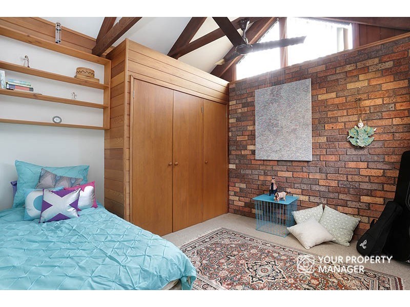 15 Raynes Park Road, Hampton VIC 3188