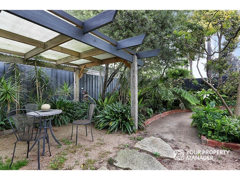 15 Raynes Park Road, Hampton VIC 3188