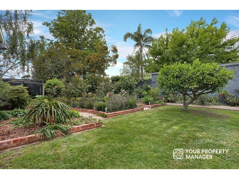 15 Raynes Park Road, Hampton VIC 3188
