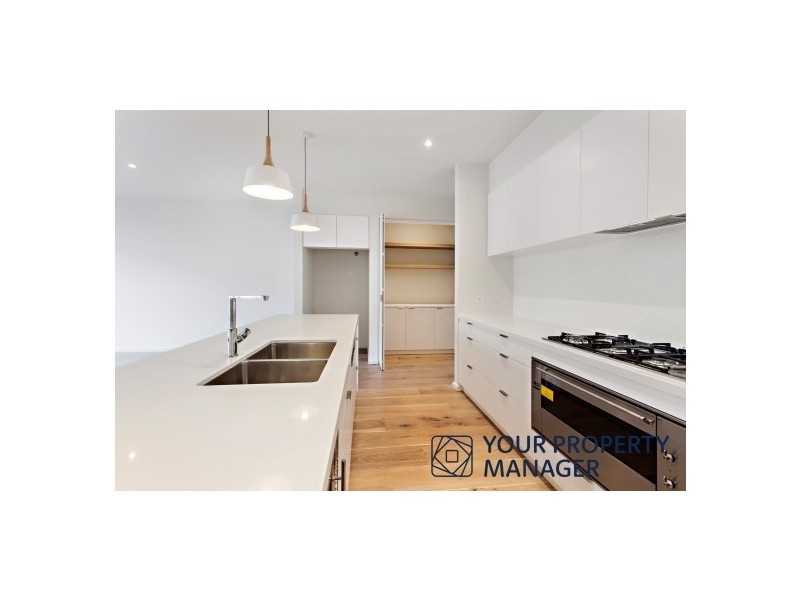 8 Amberley Drive, Cheltenham VIC 3192